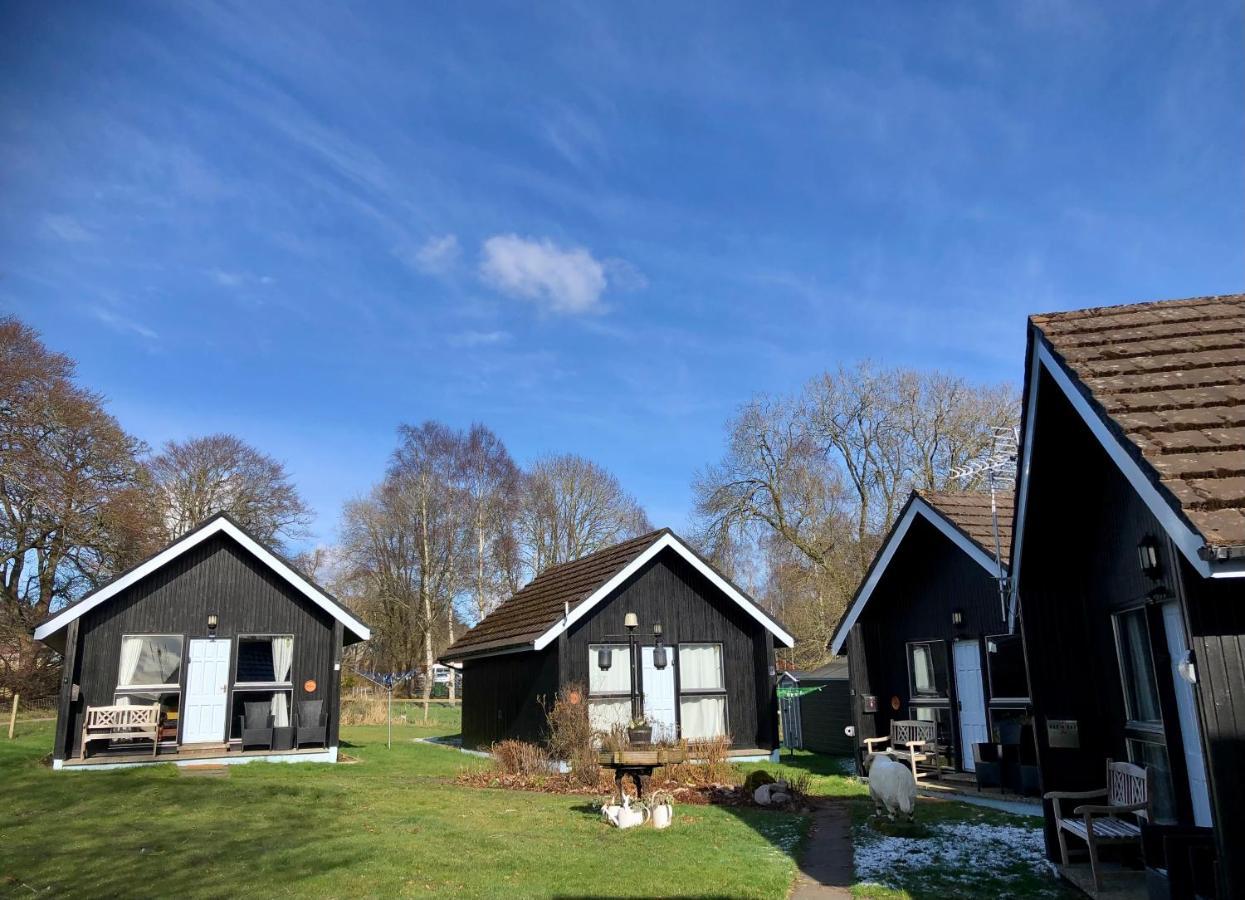 Kilcoy Chalets Мьюир-оф-Орд Экстерьер фото